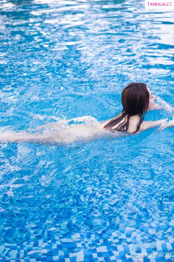 鱼子酱fish  [XiuRen]高清写真图 2023.08.04 No.7189 鱼子酱Fish 户外美腿第59张图片